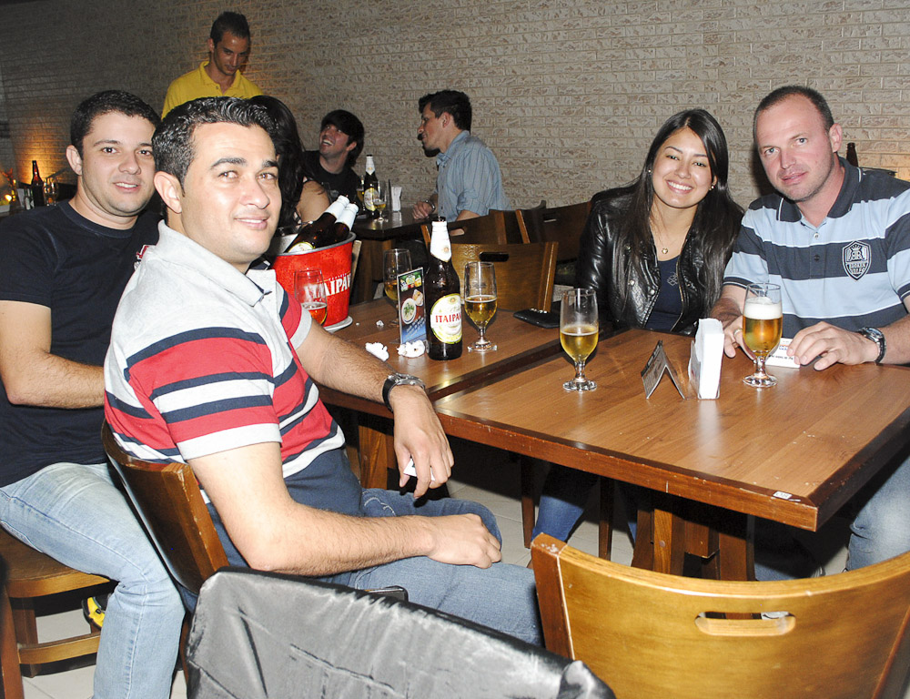 Zero a Zero Sport Bar ofereceu happy hour com Double Caipirinha e stand-up Zero a Zero Sport Bar ofereceu happy hour com Double Caipirinha e stand-up