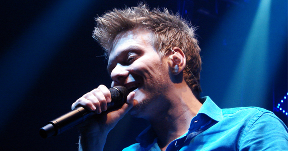 Um dos maiores fenômenos de 2012, Michel Teló se apresentou no Villa Mix