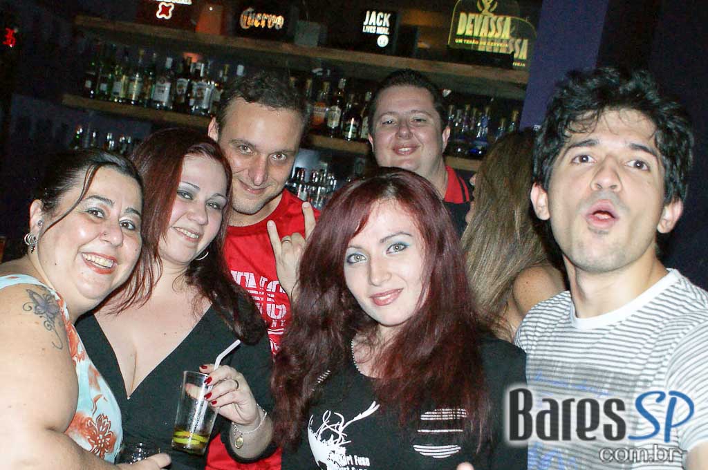 Festa Flash Pop & Rock na pista do Poison Bar e Balada Festa Flash Pop & Rock na pista do Poison Bar e Balada