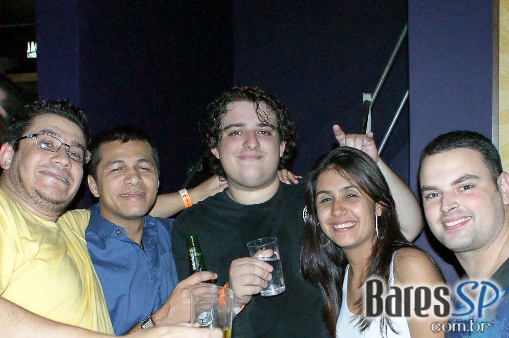 Festa Flash Pop & Rock na pista do Poison Bar e Balada Festa Flash Pop & Rock na pista do Poison Bar e Balada