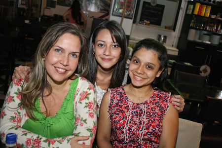 Happy hour com cerveja gelada e petiscos tradicionais no Monte Carlo Bar