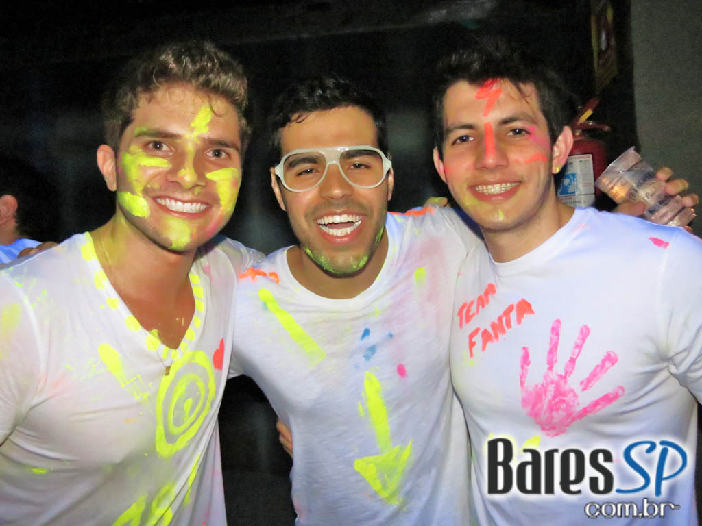 Festa Glow do Bota Fora Direito USP aconteceu no sábado Festa Glow do Bota Fora Direito USP aconteceu no sábado