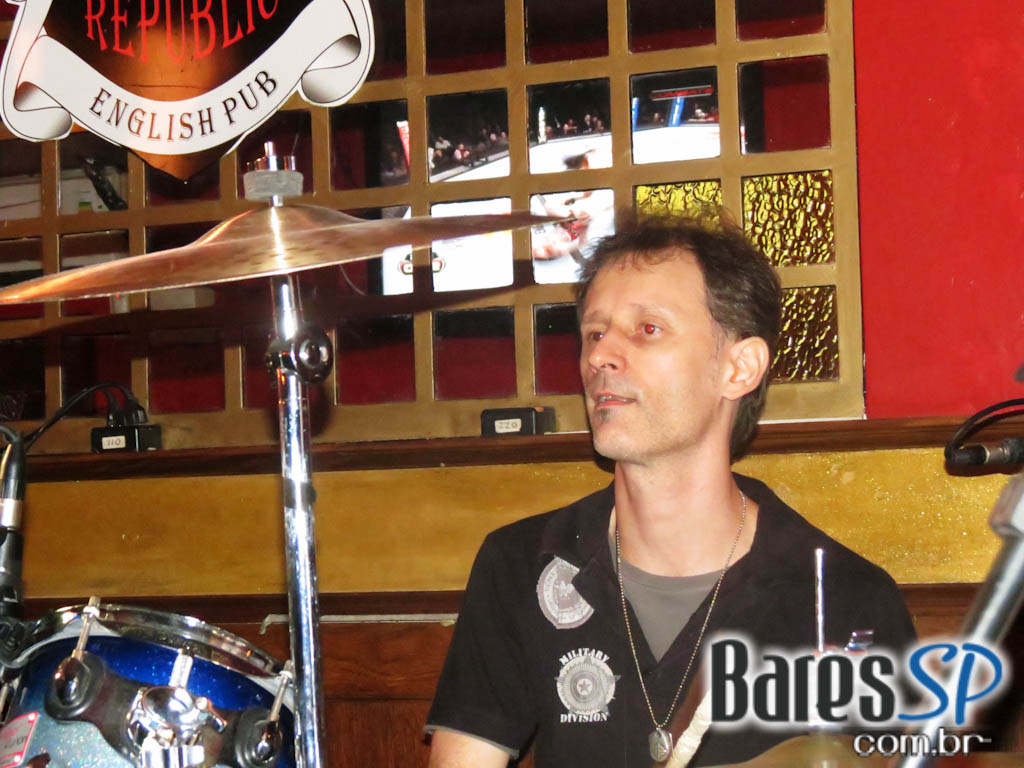 Claudio Merlin e Banda Tilt agita a sexta-feira do Republic Pub Claudio Merlin e Banda Tilt agita a sexta-feira do Republic Pub