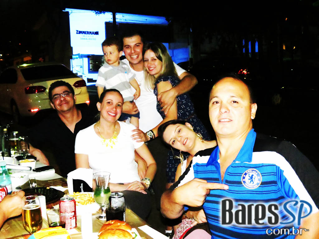 Happy Hour animado na sexta-feira do Caiubier Bar Boêmio Happy Hour animado na sexta-feira do Caiubier Bar Boêmio