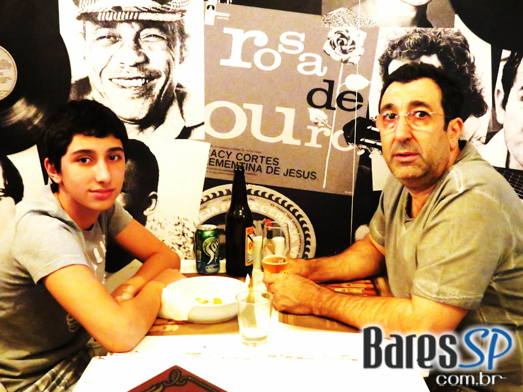 Happy Hour animado na sexta-feira do Caiubier Bar Boêmio Happy Hour animado na sexta-feira do Caiubier Bar Boêmio