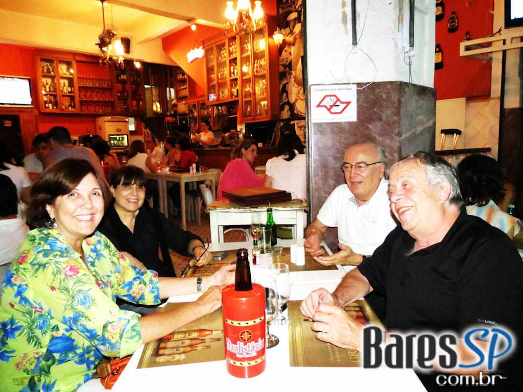 Happy Hour animado na sexta-feira do Caiubier Bar Boêmio Happy Hour animado na sexta-feira do Caiubier Bar Boêmio