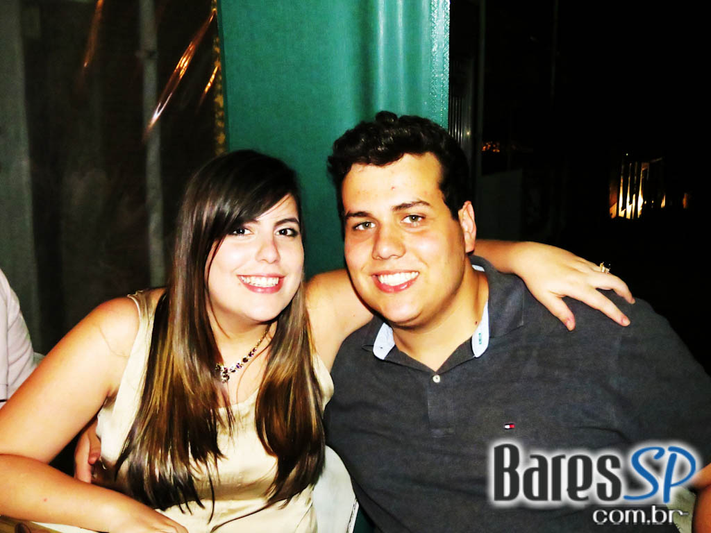 Happy Hour animado na sexta-feira do Caiubier Bar Boêmio Happy Hour animado na sexta-feira do Caiubier Bar Boêmio