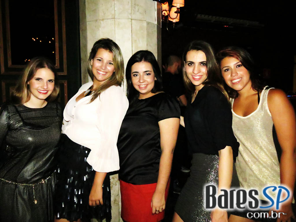 DJ Tamenpi tocou hip hop na Lions NightClub na quinta-feira DJ Tamenpi tocou hip hop na Lions NightClub na quinta-feira