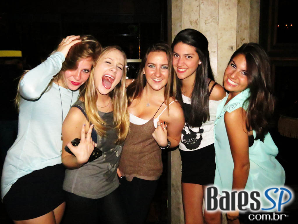 DJ Tamenpi tocou hip hop na Lions NightClub na quinta-feira DJ Tamenpi tocou hip hop na Lions NightClub na quinta-feira