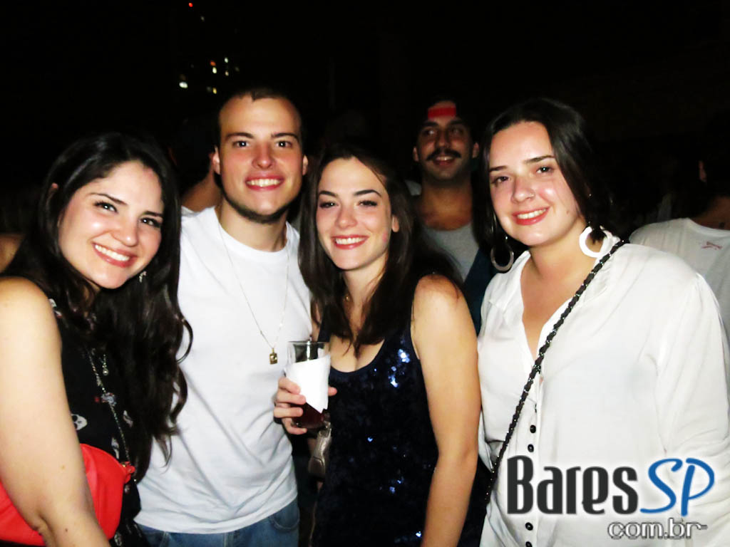DJ Tamenpi tocou hip hop na Lions NightClub na quinta-feira DJ Tamenpi tocou hip hop na Lions NightClub na quinta-feira