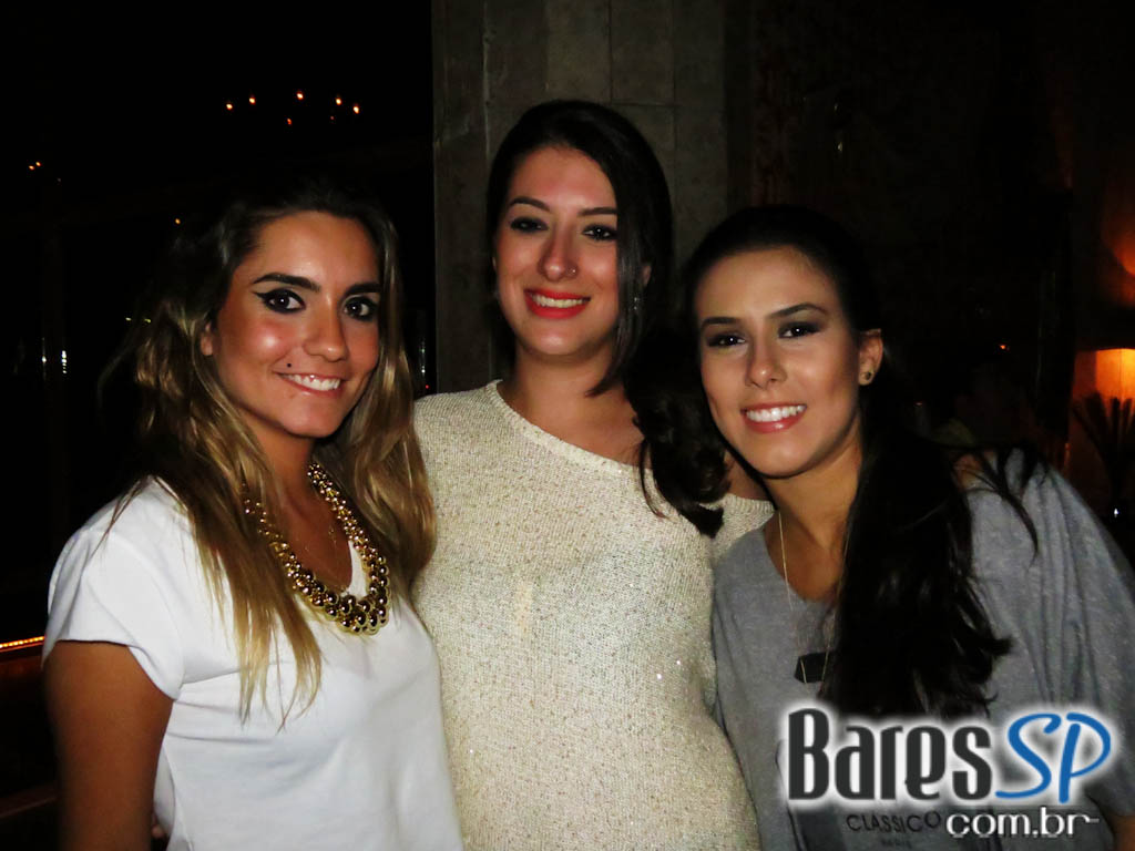 DJ Tamenpi tocou hip hop na Lions NightClub na quinta-feira DJ Tamenpi tocou hip hop na Lions NightClub na quinta-feira