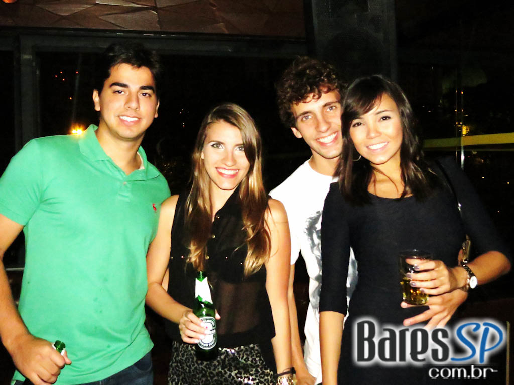 DJ Tamenpi tocou hip hop na Lions NightClub na quinta-feira DJ Tamenpi tocou hip hop na Lions NightClub na quinta-feira