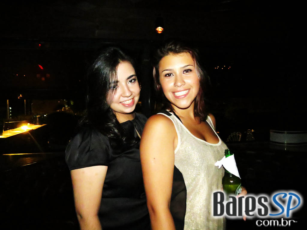 DJ Tamenpi tocou hip hop na Lions NightClub na quinta-feira DJ Tamenpi tocou hip hop na Lions NightClub na quinta-feira