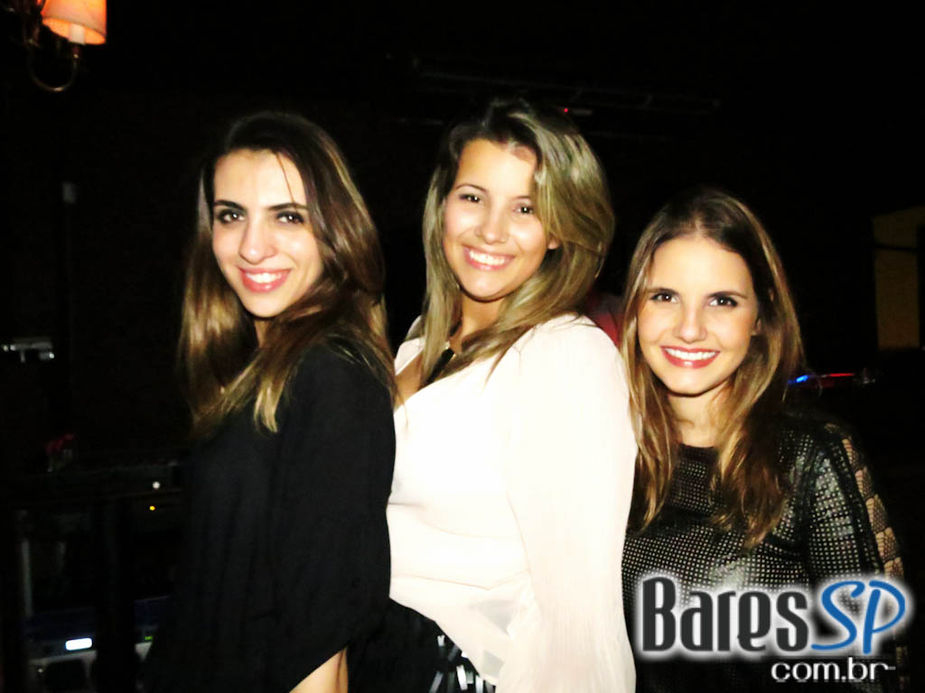 DJ Tamenpi tocou hip hop na Lions NightClub na quinta-feira DJ Tamenpi tocou hip hop na Lions NightClub na quinta-feira