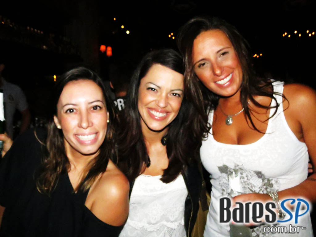 DJ Tamenpi tocou hip hop na Lions NightClub na quinta-feira DJ Tamenpi tocou hip hop na Lions NightClub na quinta-feira