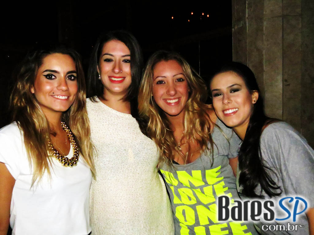 DJ Tamenpi tocou hip hop na Lions NightClub na quinta-feira DJ Tamenpi tocou hip hop na Lions NightClub na quinta-feira