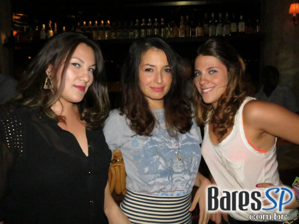 DJ Tamenpi tocou hip hop na Lions NightClub na quinta-feira DJ Tamenpi tocou hip hop na Lions NightClub na quinta-feira