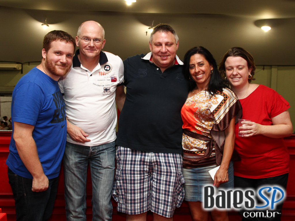 Escola de Samba X-9 Paulistana realizou ensaio com enredo em homenagem a São Paulo para Carnaval 2013 Escola de Samba X-9 Paulistana realizou ensaio com enredo em homenagem a São Paulo para Carnaval 2013