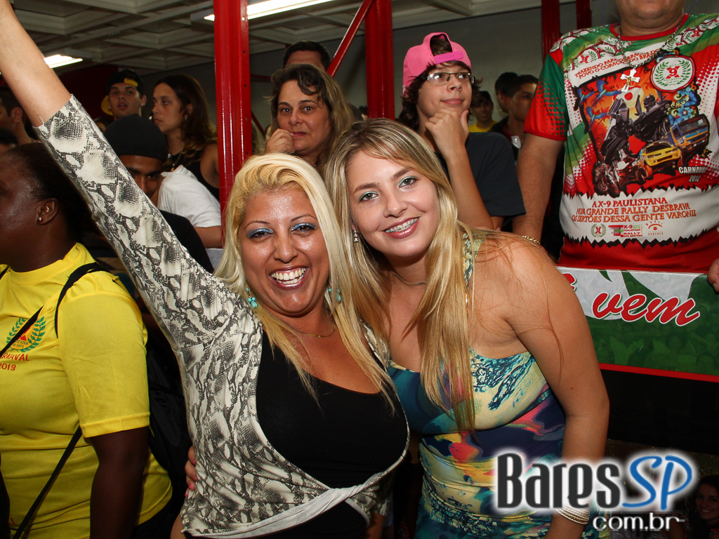 Escola de Samba X-9 Paulistana realizou ensaio com enredo em homenagem a São Paulo para Carnaval 2013 Escola de Samba X-9 Paulistana realizou ensaio com enredo em homenagem a São Paulo para Carnaval 2013