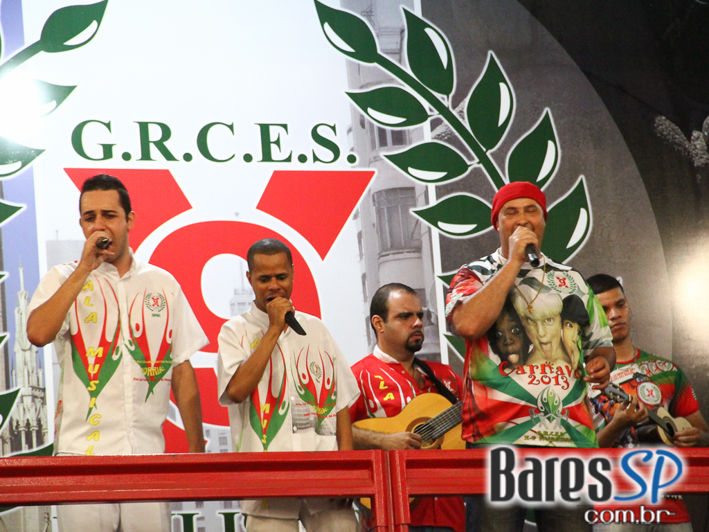 Escola de Samba X-9 Paulistana realizou ensaio com enredo em homenagem a São Paulo para Carnaval 2013 Escola de Samba X-9 Paulistana realizou ensaio com enredo em homenagem a São Paulo para Carnaval 2013