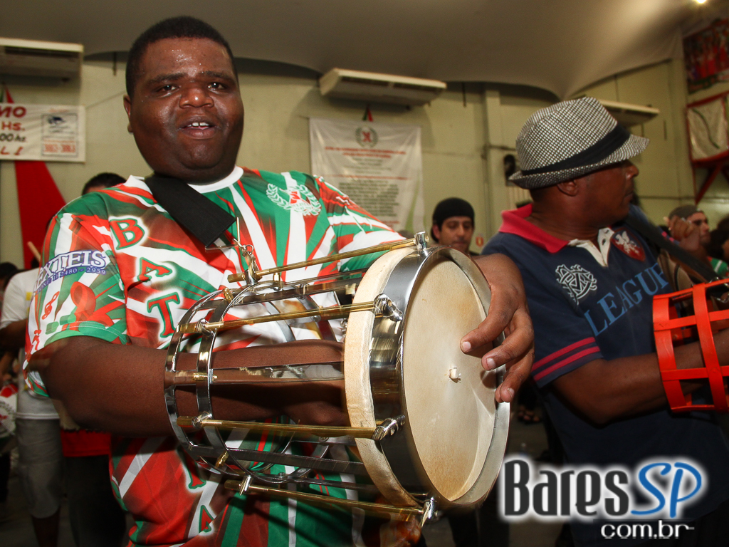 Escola de Samba X-9 Paulistana realizou ensaio com enredo em homenagem a São Paulo para Carnaval 2013 Escola de Samba X-9 Paulistana realizou ensaio com enredo em homenagem a São Paulo para Carnaval 2013