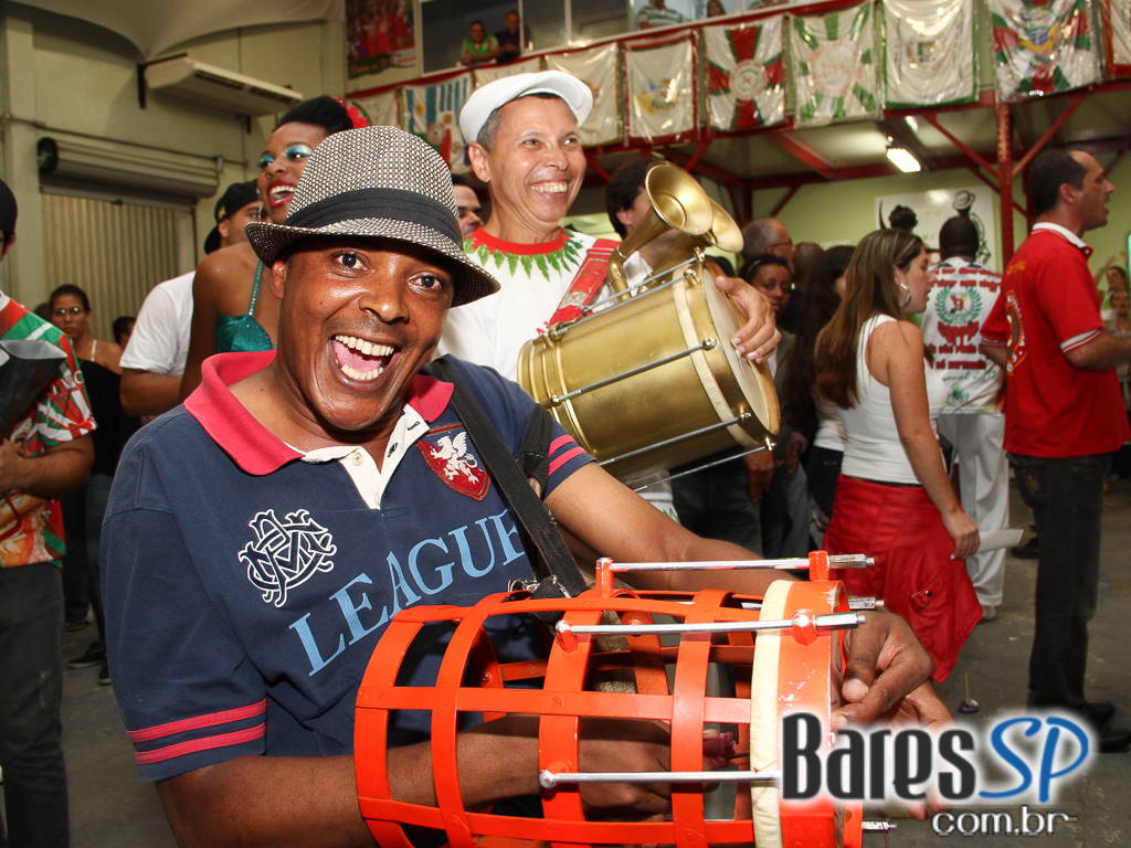 Escola de Samba X-9 Paulistana realizou ensaio com enredo em homenagem a São Paulo para Carnaval 2013 Escola de Samba X-9 Paulistana realizou ensaio com enredo em homenagem a São Paulo para Carnaval 2013