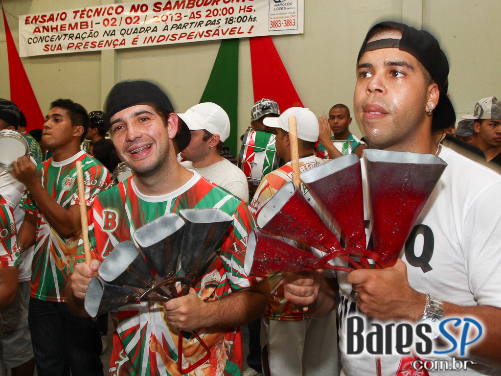 Escola de Samba X-9 Paulistana realizou ensaio com enredo em homenagem a São Paulo para Carnaval 2013 Escola de Samba X-9 Paulistana realizou ensaio com enredo em homenagem a São Paulo para Carnaval 2013