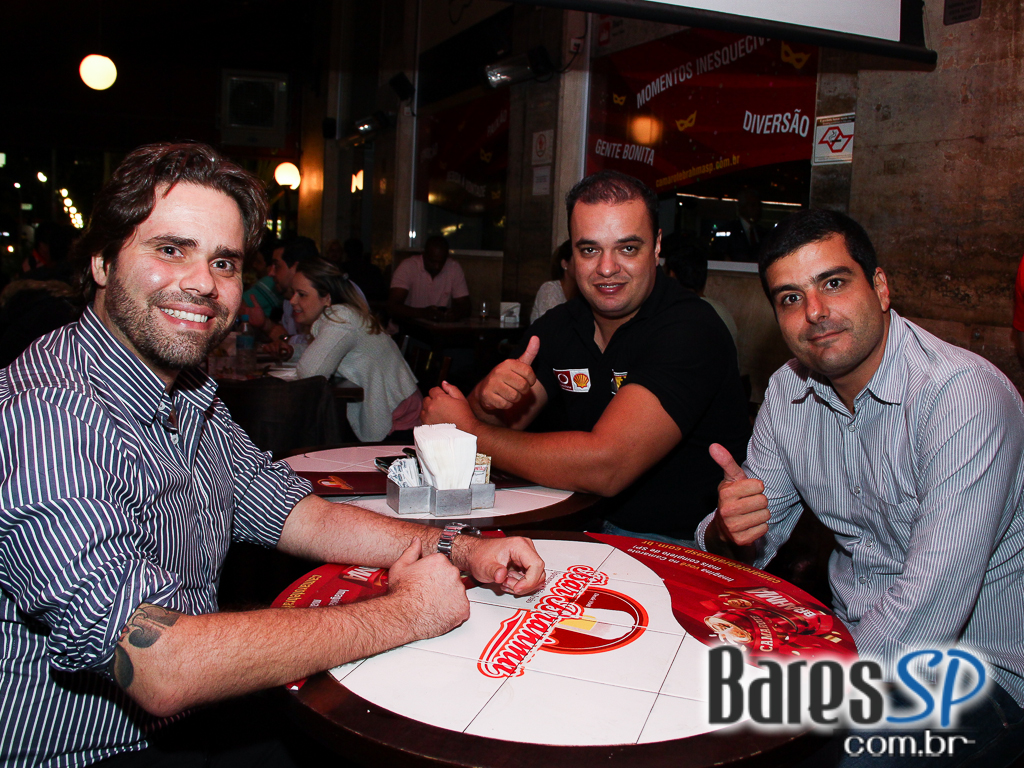 Elza Soares se apresentou no Bar Brahma, localizado no Centro Elza Soares se apresentou no Bar Brahma, localizado no Centro