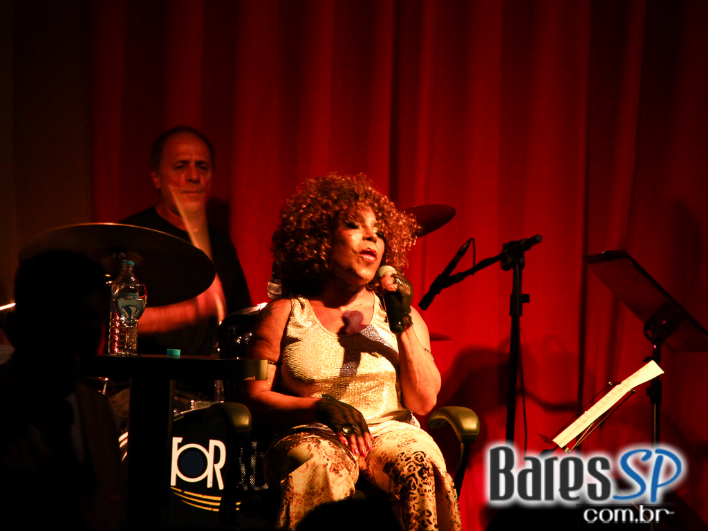 Elza Soares se apresentou no Bar Brahma, localizado no Centro Elza Soares se apresentou no Bar Brahma, localizado no Centro