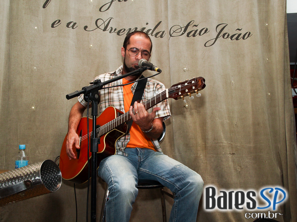 Elza Soares se apresentou no Bar Brahma, localizado no Centro Elza Soares se apresentou no Bar Brahma, localizado no Centro