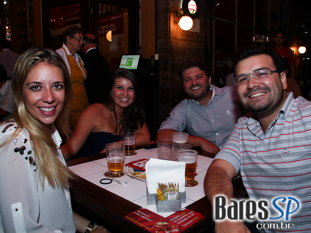 Elza Soares se apresentou no Bar Brahma, localizado no Centro Elza Soares se apresentou no Bar Brahma, localizado no Centro