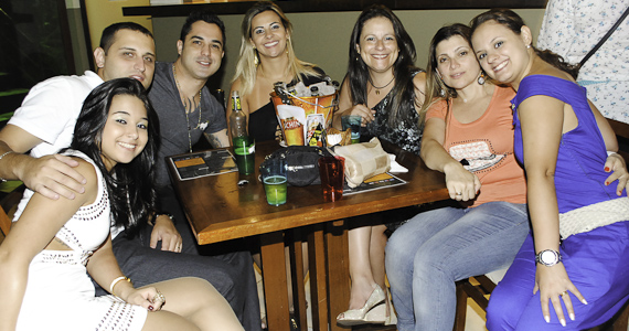 DJ Akeen tocou o melhor do flash back dos anos 70, 80 e 90 no Mary Pop