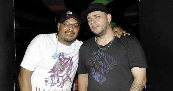 Sábado é dia de DJ Akeen e DJs convidados com o melhor do flash back no Mary Pop