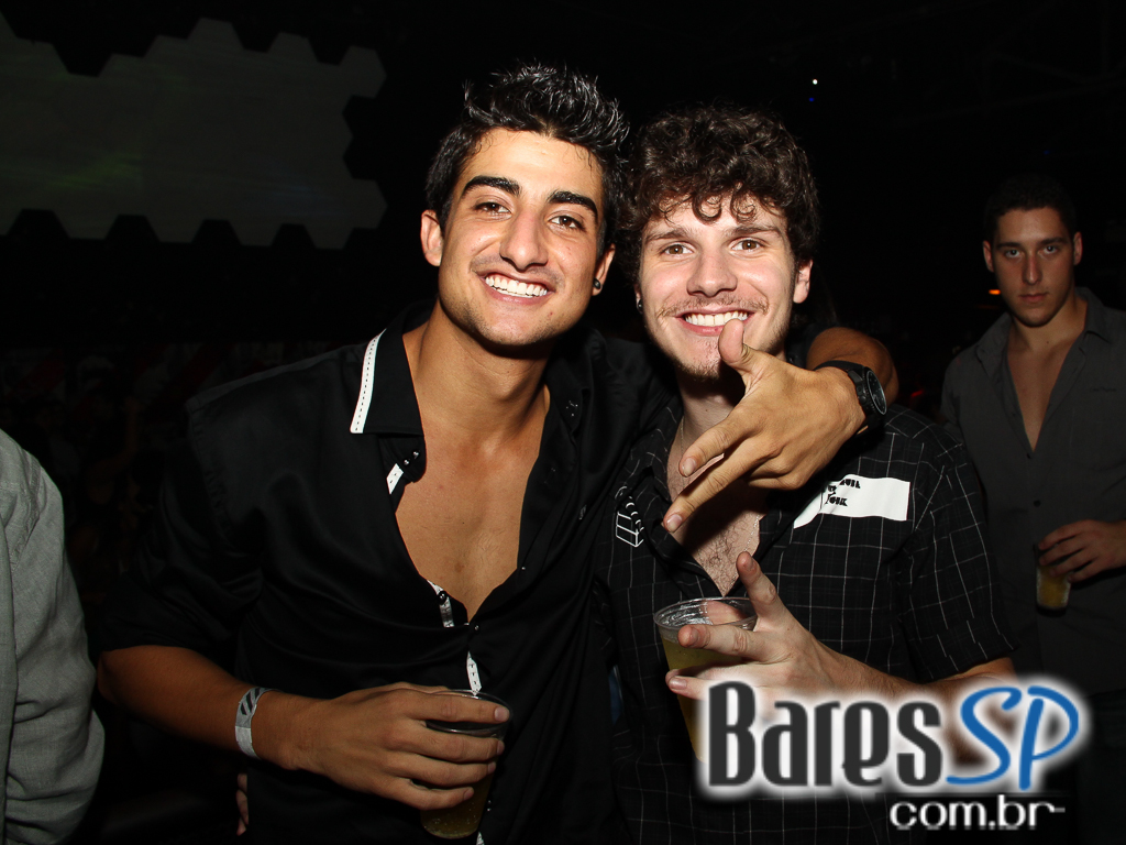 Dupla Kickstarts se apresentou na Clash Club no sábado Dupla Kickstarts se apresentou na Clash Club no sábado