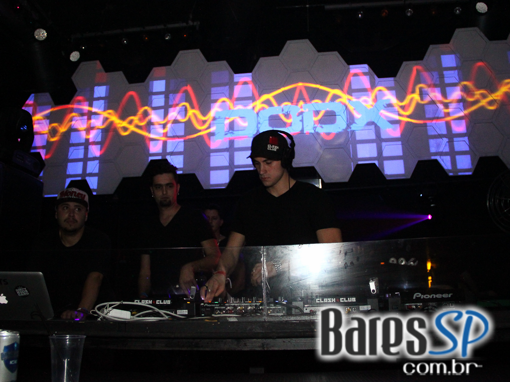 Dupla Kickstarts se apresentou na Clash Club no sábado Dupla Kickstarts se apresentou na Clash Club no sábado