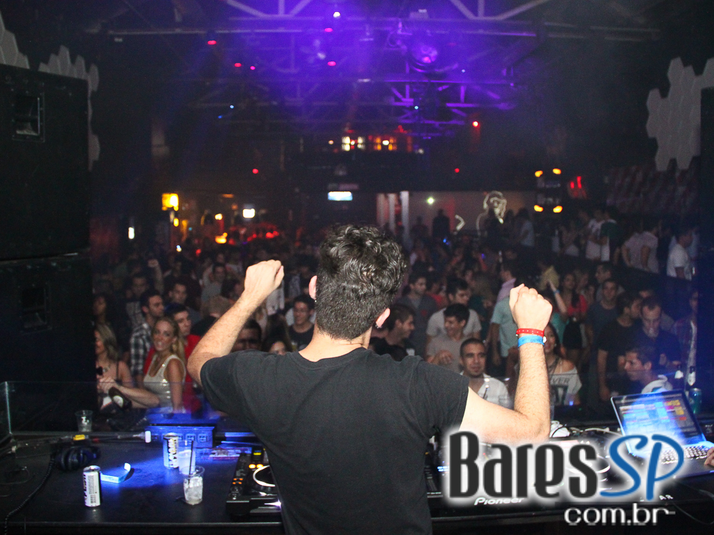 Dupla Kickstarts se apresentou na Clash Club no sábado Dupla Kickstarts se apresentou na Clash Club no sábado