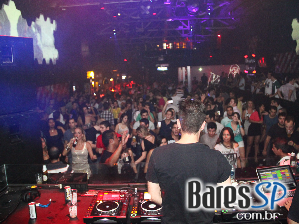 Dupla Kickstarts se apresentou na Clash Club no sábado Dupla Kickstarts se apresentou na Clash Club no sábado