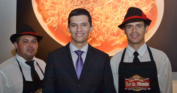 Domingo descontraído com cardápio variado de bebidas e petiscos no Bar do Alemão de São Paulo