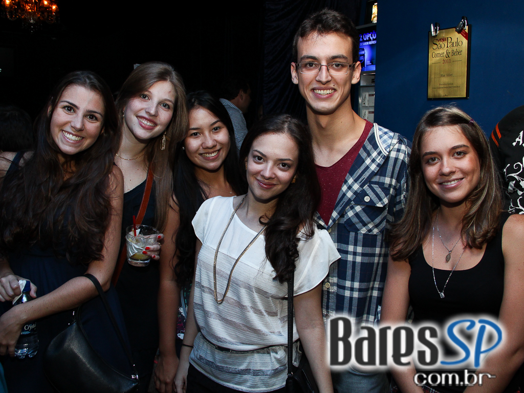 Blue Velvet realizou festa Blue Edition com Beer Bong e DJs convidados Blue Velvet realizou festa Blue Edition com Beer Bong e DJs convidados