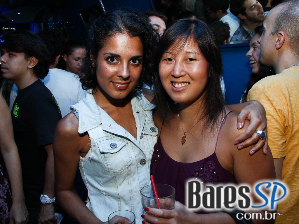 Blue Velvet realizou festa Blue Edition com Beer Bong e DJs convidados Blue Velvet realizou festa Blue Edition com Beer Bong e DJs convidados