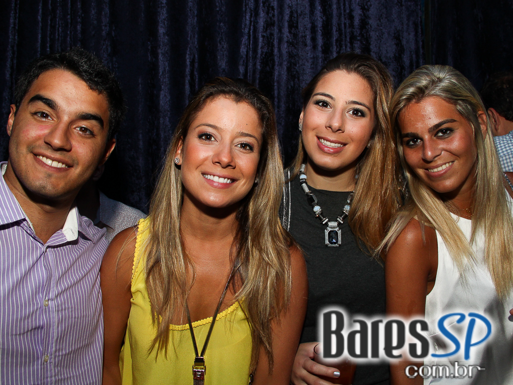 Blue Velvet realizou festa Blue Edition com Beer Bong e DJs convidados Blue Velvet realizou festa Blue Edition com Beer Bong e DJs convidados