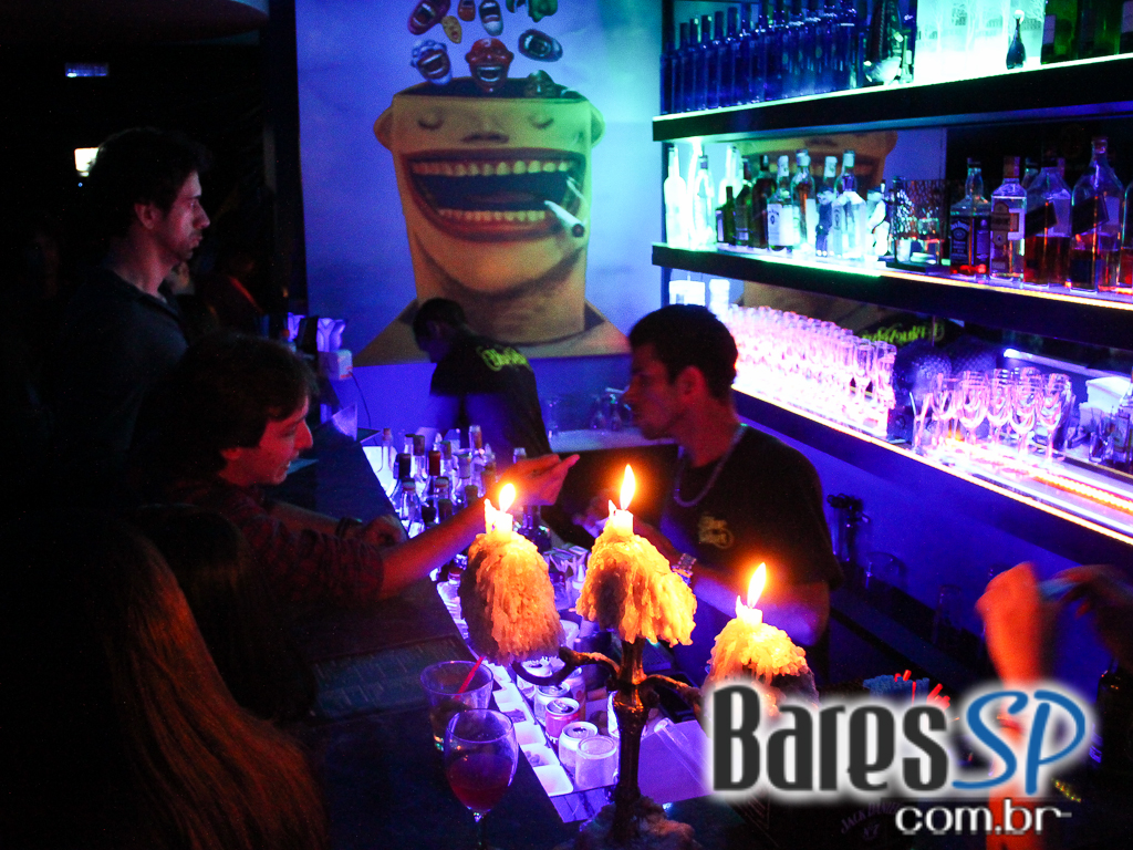 Blue Velvet realizou festa Blue Edition com Beer Bong e DJs convidados Blue Velvet realizou festa Blue Edition com Beer Bong e DJs convidados