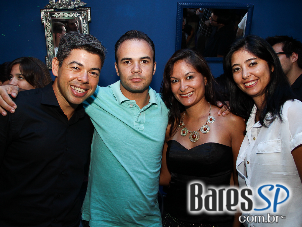 Blue Velvet realizou festa Blue Edition com Beer Bong e DJs convidados Blue Velvet realizou festa Blue Edition com Beer Bong e DJs convidados