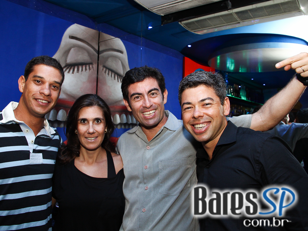 Blue Velvet realizou festa Blue Edition com Beer Bong e DJs convidados Blue Velvet realizou festa Blue Edition com Beer Bong e DJs convidados