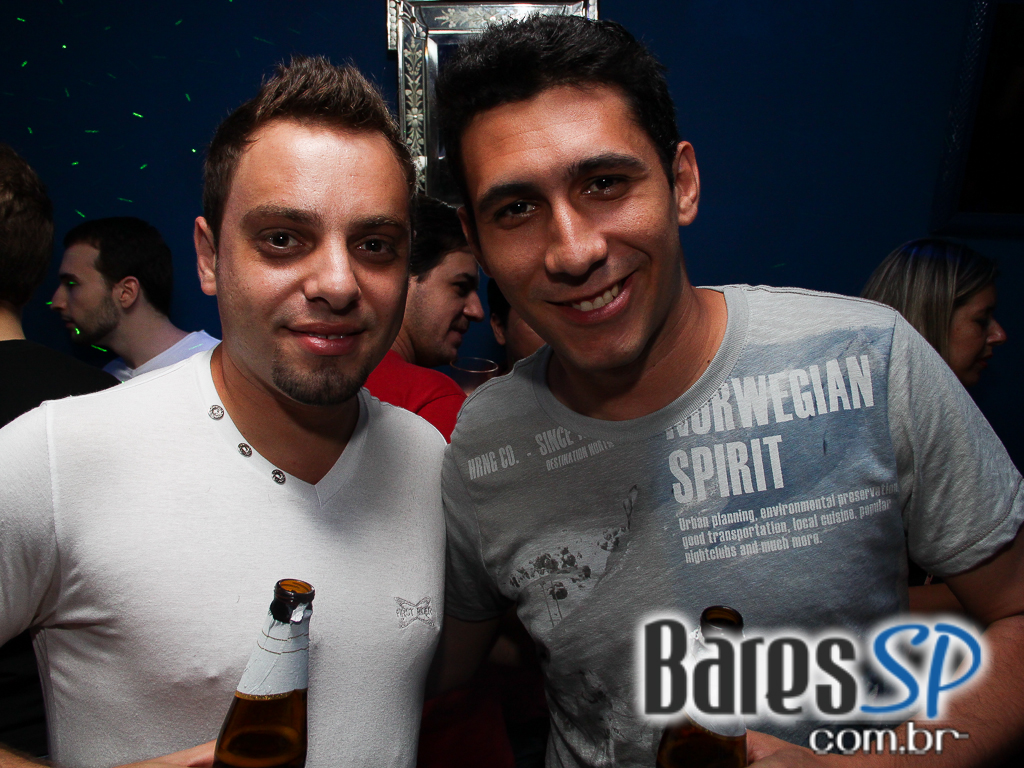 Blue Velvet realizou festa Blue Edition com Beer Bong e DJs convidados Blue Velvet realizou festa Blue Edition com Beer Bong e DJs convidados