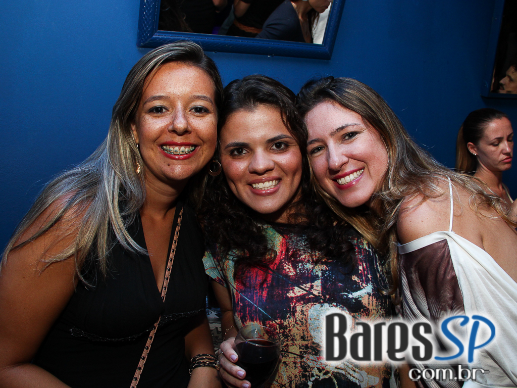 Blue Velvet realizou festa Blue Edition com Beer Bong e DJs convidados Blue Velvet realizou festa Blue Edition com Beer Bong e DJs convidados