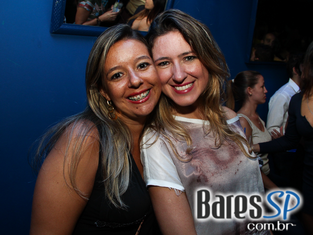 Blue Velvet realizou festa Blue Edition com Beer Bong e DJs convidados Blue Velvet realizou festa Blue Edition com Beer Bong e DJs convidados