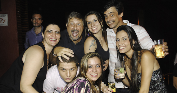 Flashback ao vivo e DJs convidados no sábado do Buena Vista