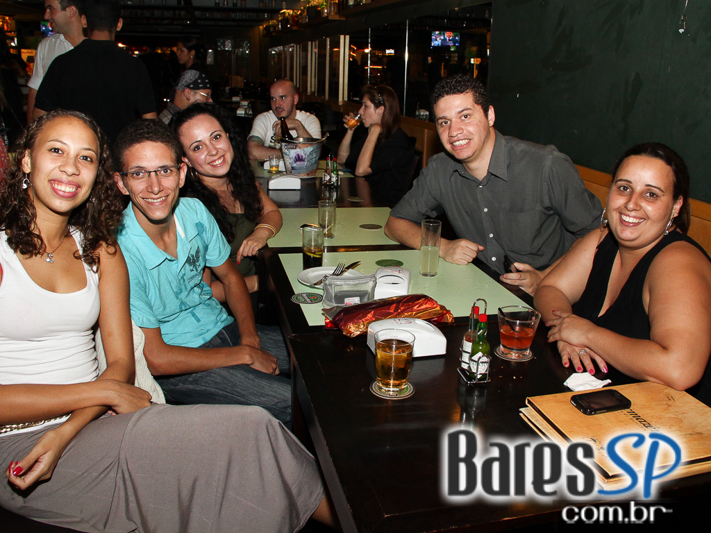 Armazém Piola ofereceu típica comida de boteco e drinques adocicados para o happy hour Armazém Piola ofereceu típica comida de boteco e drinques adocicados para o happy hour