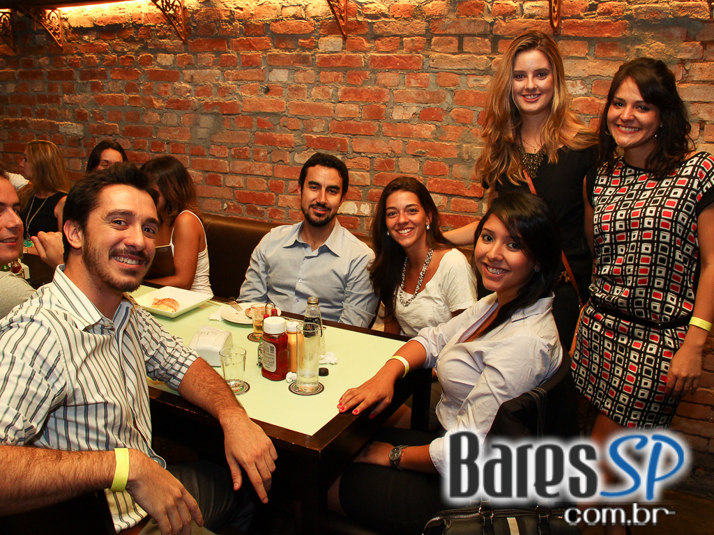 Armazém Piola ofereceu típica comida de boteco e drinques adocicados para o happy hour Armazém Piola ofereceu típica comida de boteco e drinques adocicados para o happy hour